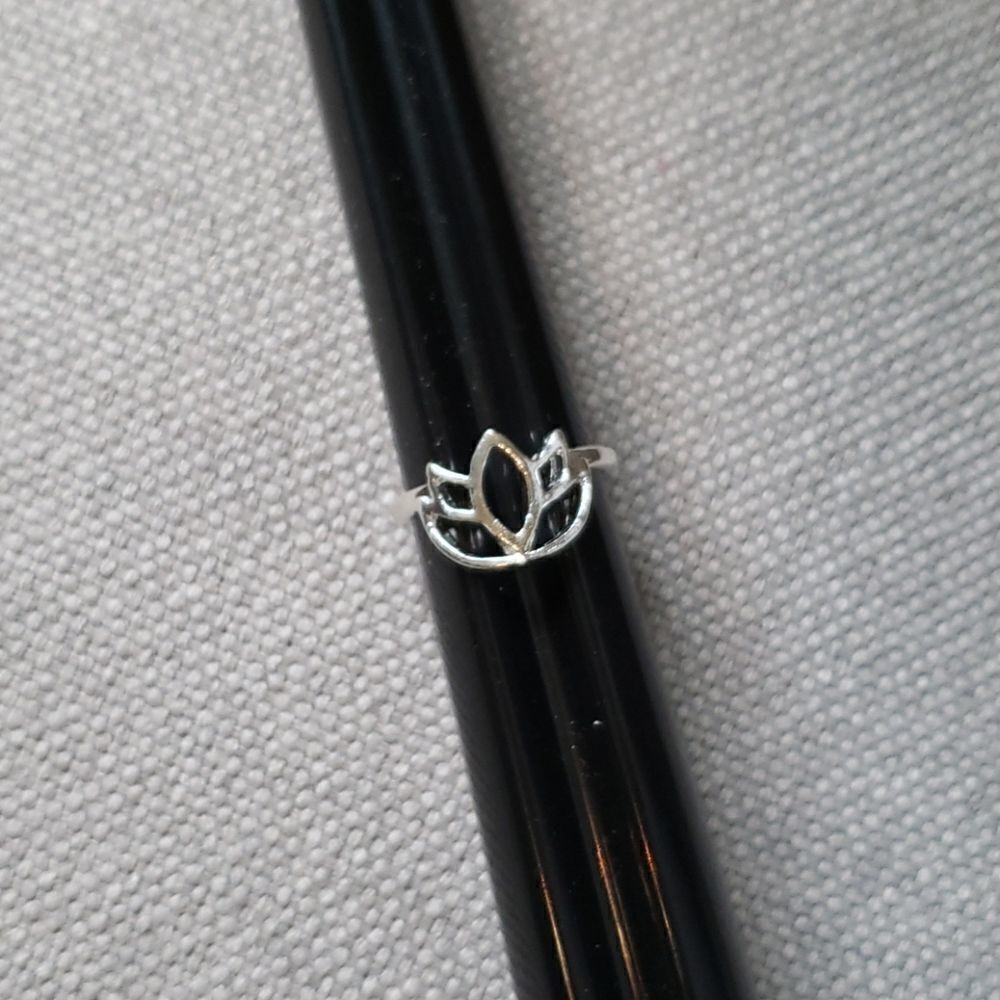 🆕️ Lotus flower adjustable toe/ knuckle ring